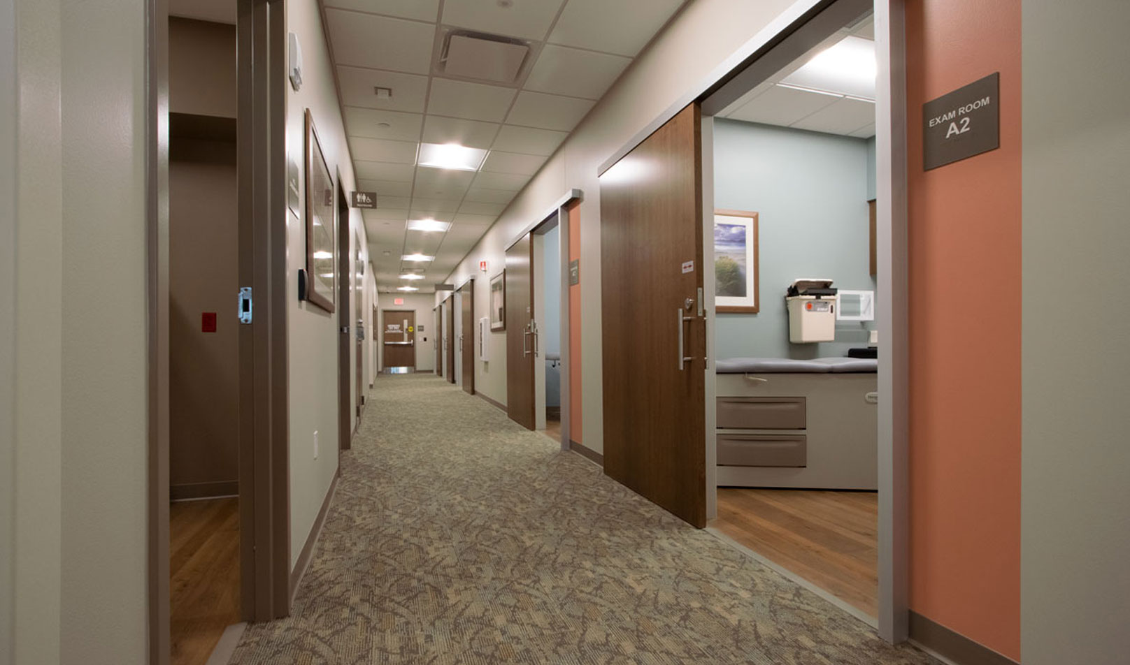 advocate-aurora_racine_patient-corridor_ambulatory_healthcare_zastudios_web